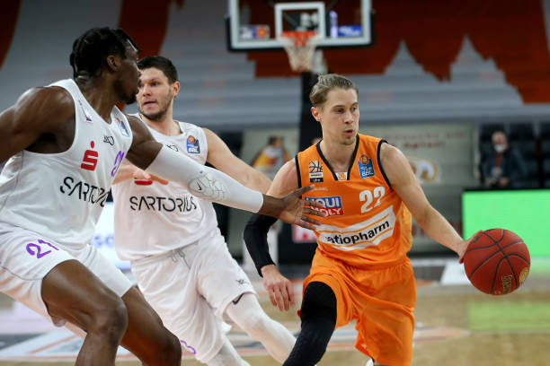 他在31场 他在31场