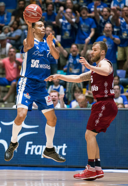 大炮型发球 大炮型发球